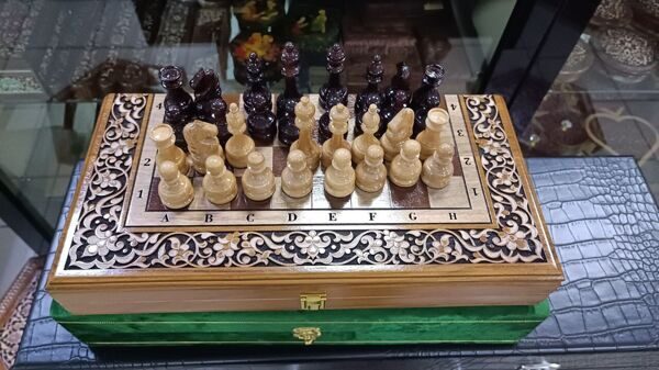 104-004. Шахматы 40см х 40см. Орех. Ручная работа.